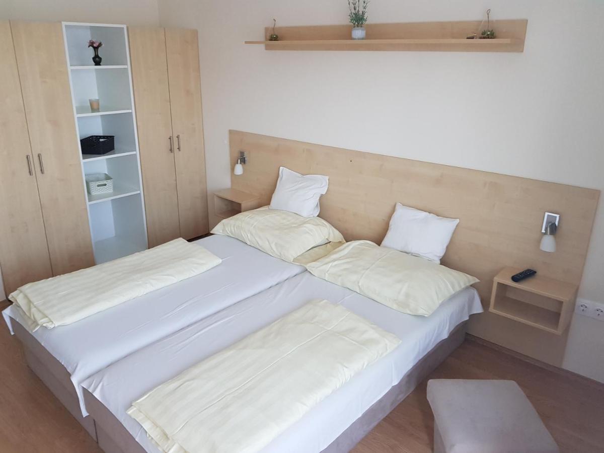 Szalóky Apartmanház Gyenesdiás Exterior foto