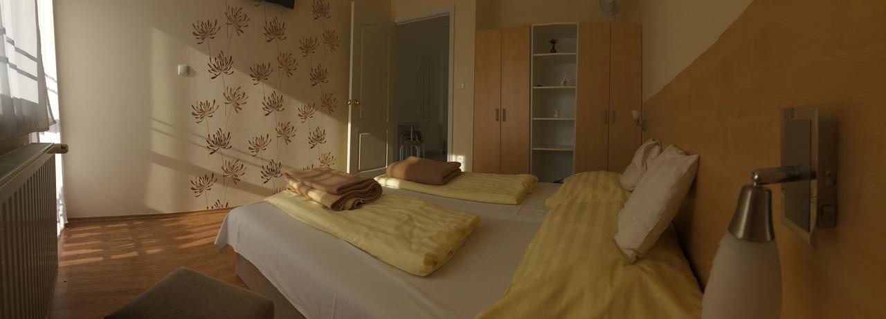 Szalóky Apartmanház Gyenesdiás Exterior foto