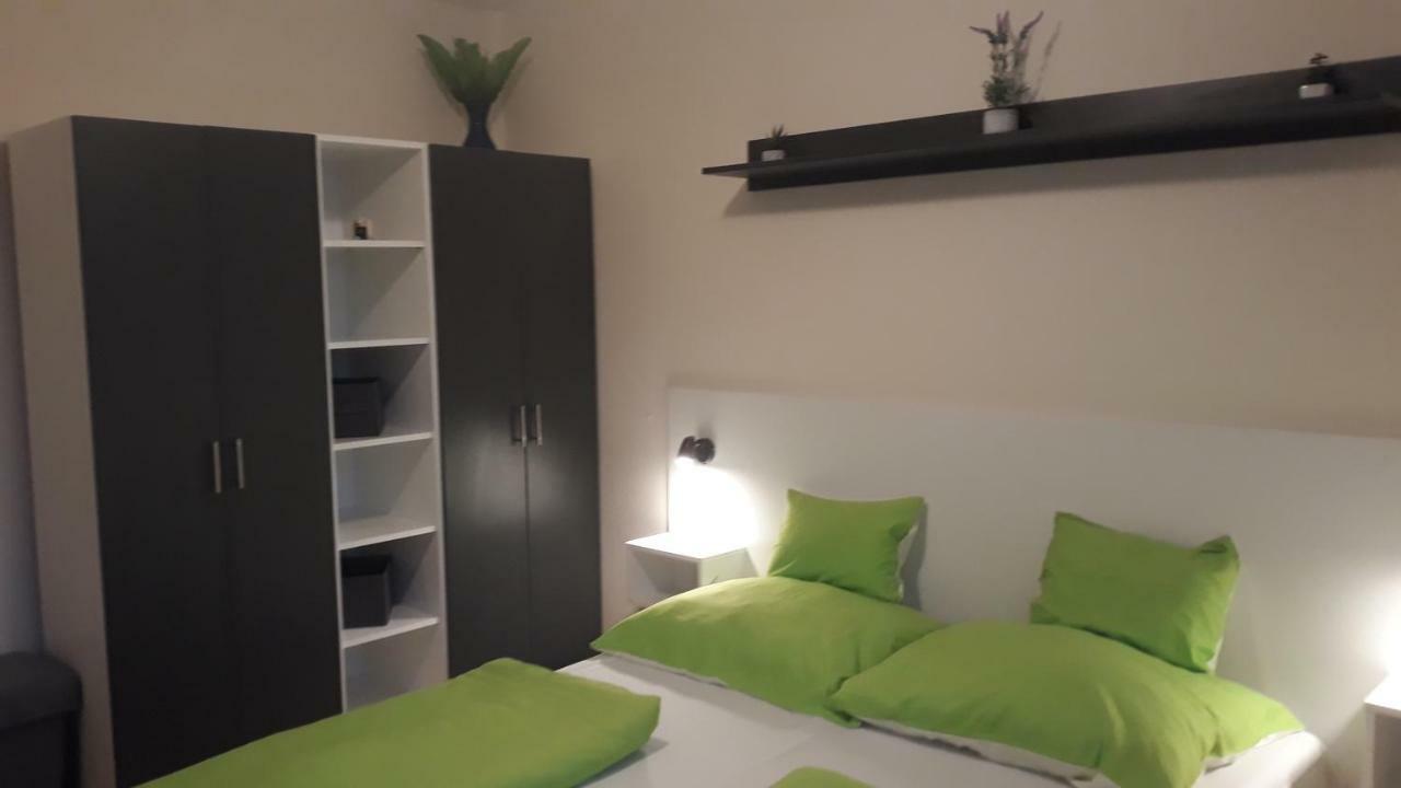 Szalóky Apartmanház Gyenesdiás Exterior foto