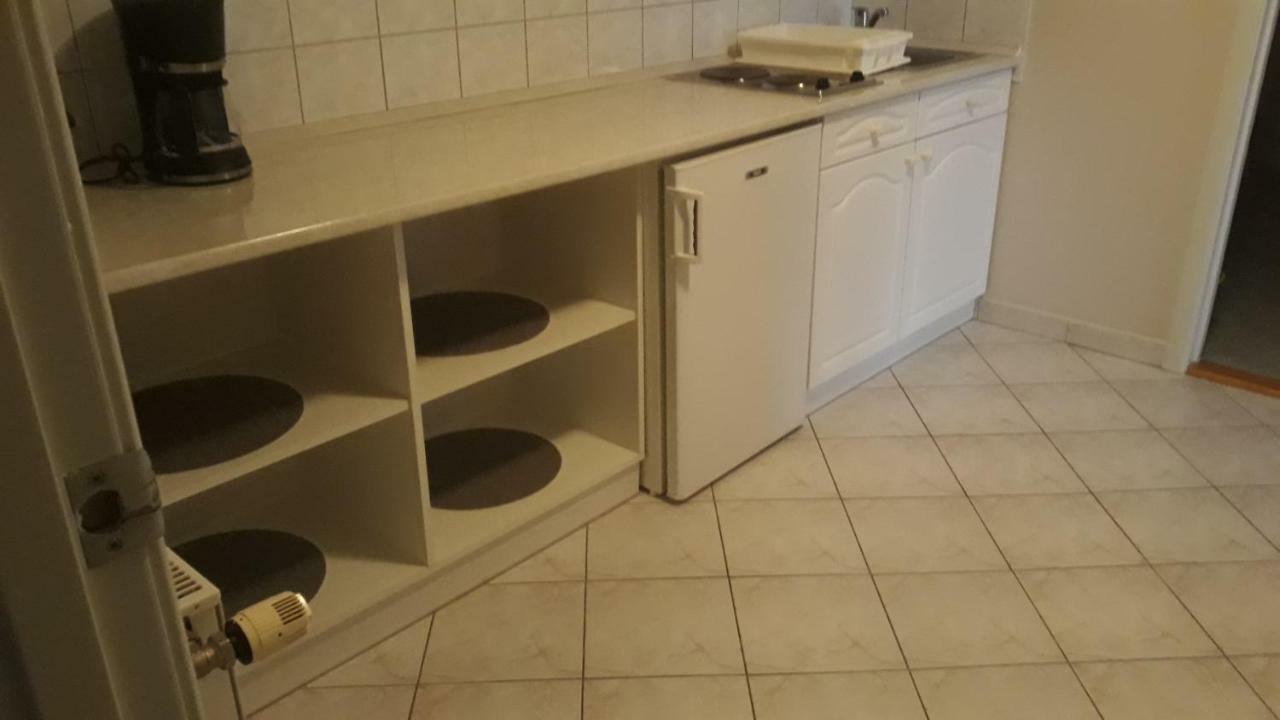 Szalóky Apartmanház Gyenesdiás Exterior foto